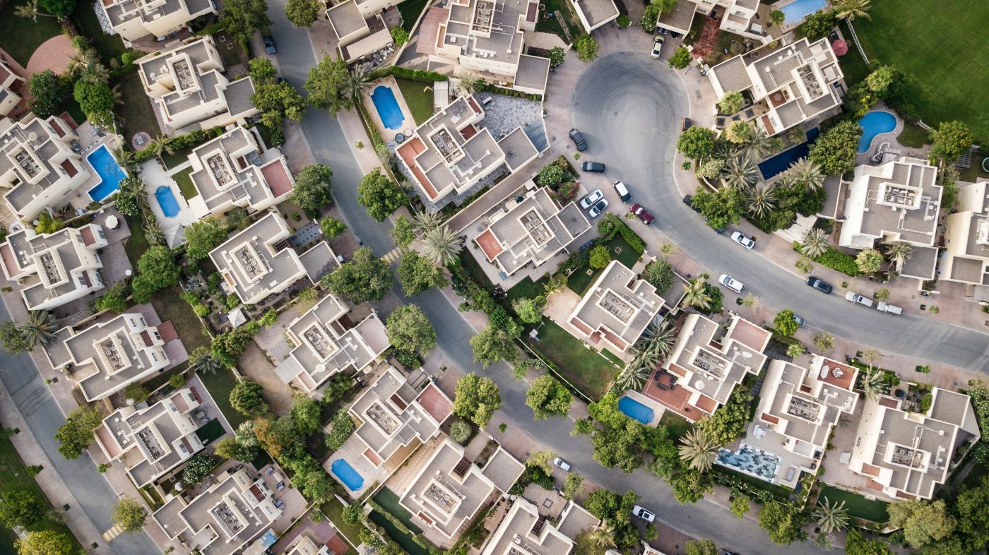 4 WAYS TO LEAVE YOUR REAL ESTATE TO YOUR LOVED ONES (AND THE PROS AND CONS)